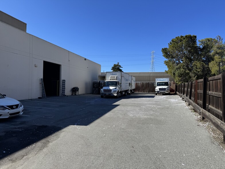 350 Hatch Dr, Foster City, CA à vendre - Photo de l’immeuble – Image 2 sur 28