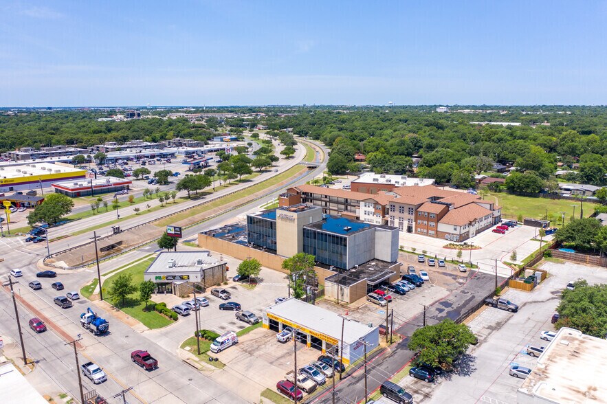 1711 W Irving Blvd, Irving, TX à louer - Aérien – Image 3 sur 14