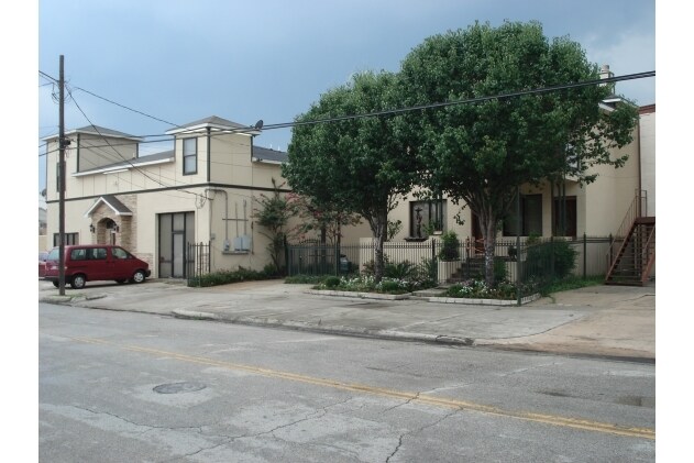 2110 Chenevert St, Houston, TX à louer - Photo principale – Image 1 sur 33