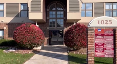 1025 W Glen Oaks Ln, Mequon, WI à louer - Vidéo sur l’annonce professionnelle