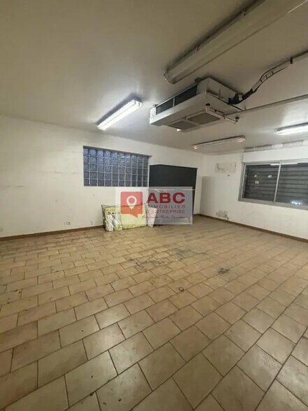 Local d’activités dans Perpignan à louer - Photo de l’immeuble – Image 3 sur 7