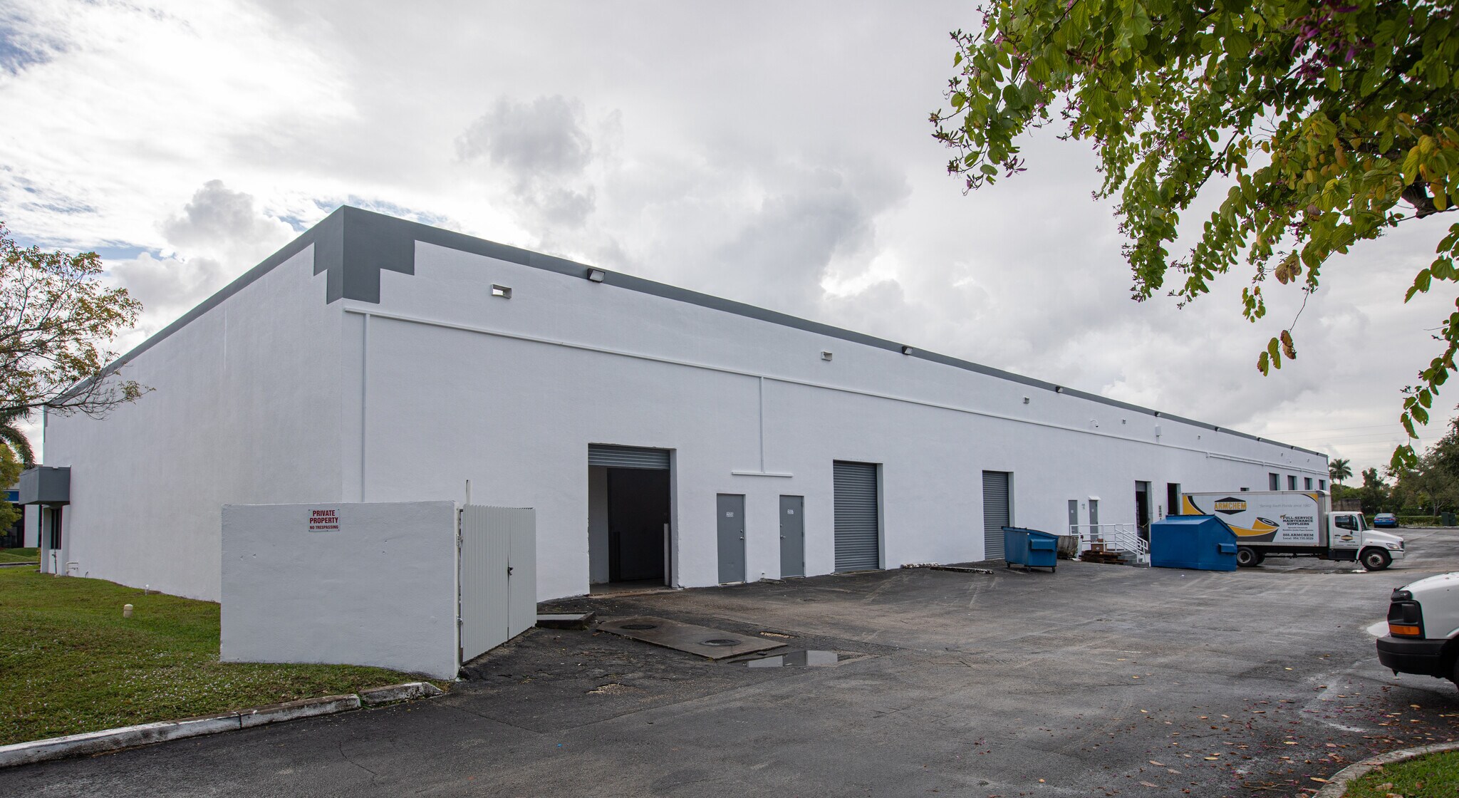 3555-3569 NW 53rd Ct, Fort Lauderdale, FL à louer Photo de l’immeuble– Image 1 sur 35
