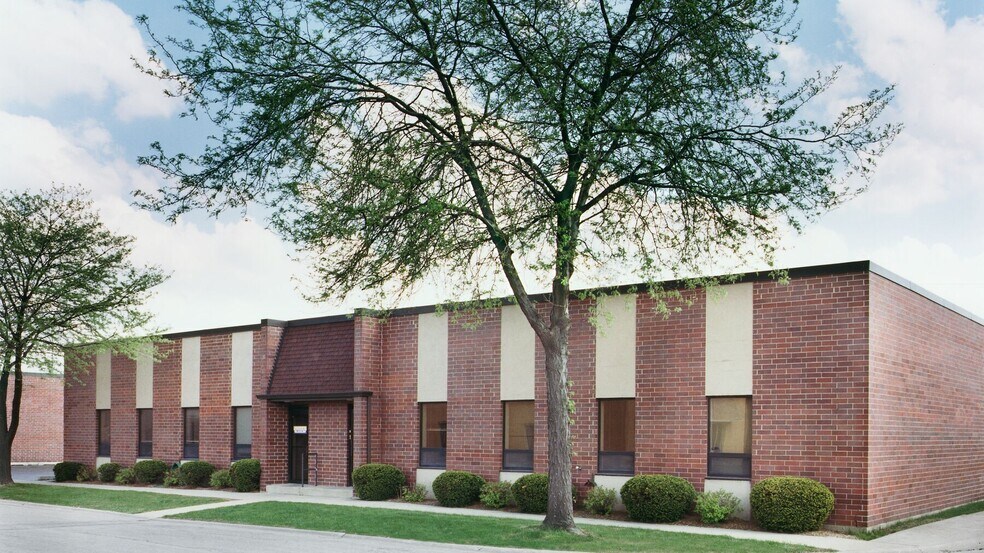 9742 W Foster Ave, Rosemont, IL à louer - Photo de l’immeuble – Image 3 sur 15
