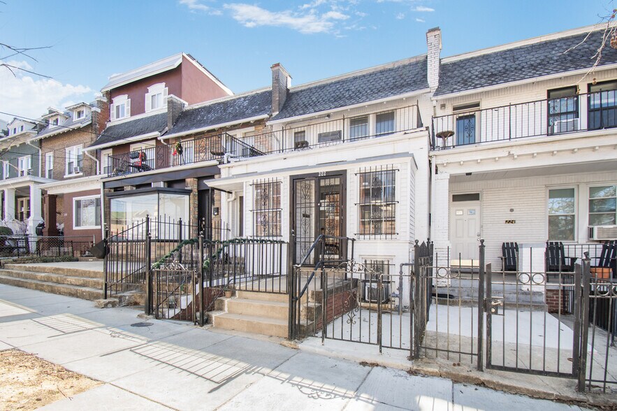 222 Upshur St NW, Washington, DC à vendre - Photo de l’immeuble – Image 2 sur 34