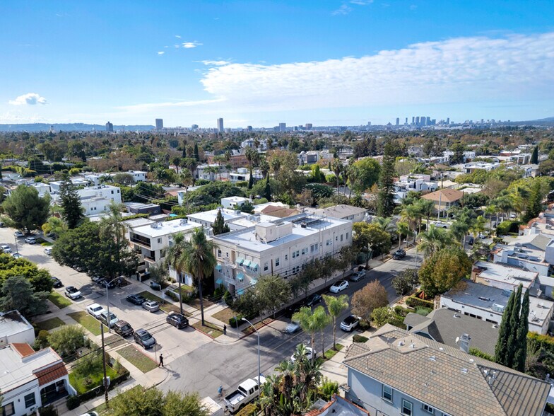 859 N June St, Los Angeles, CA à vendre - Photo de l’immeuble – Image 3 sur 11