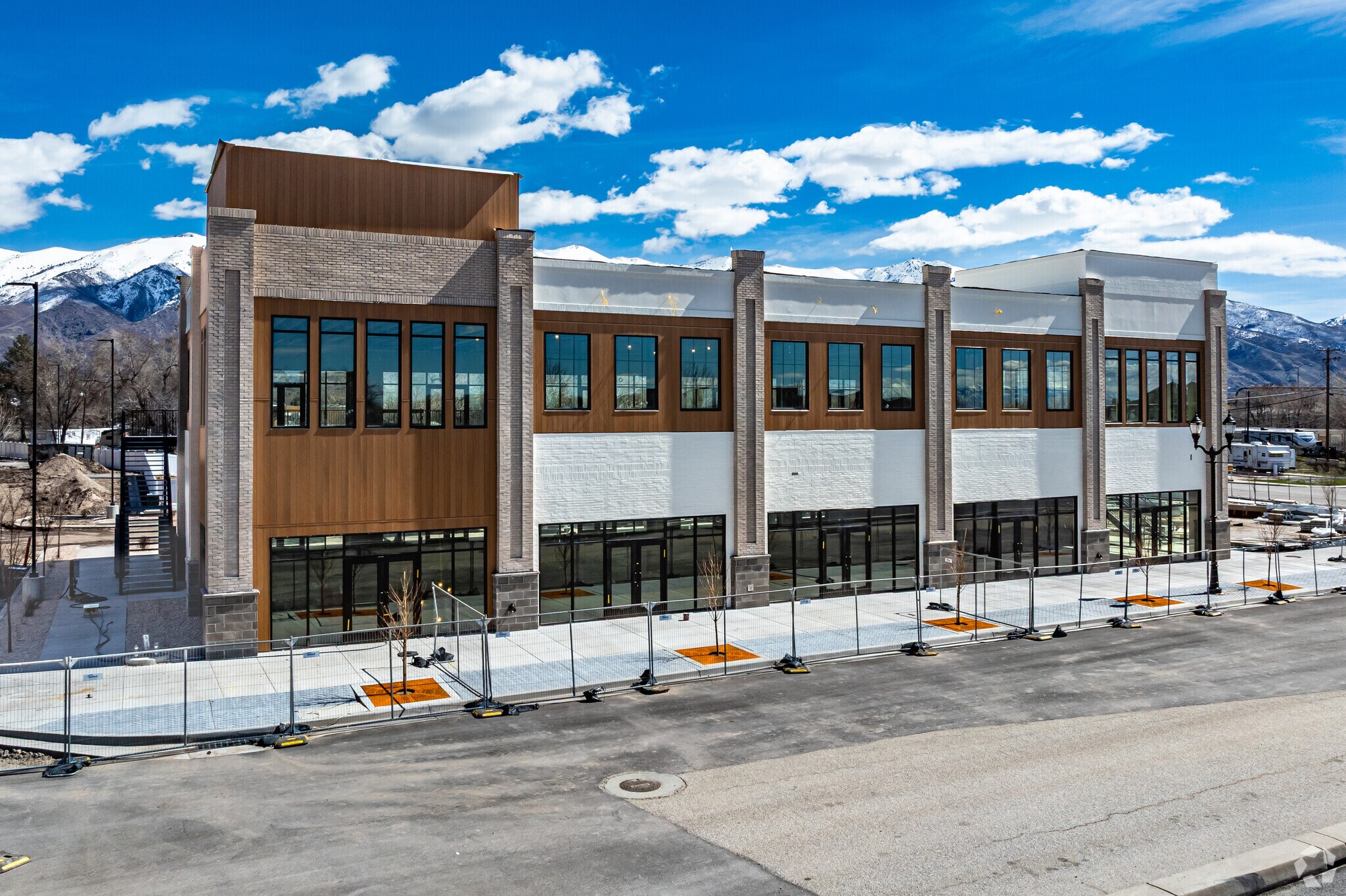 156 Main (South Building) St, Layton, UT à louer Photo principale– Image 1 sur 3
