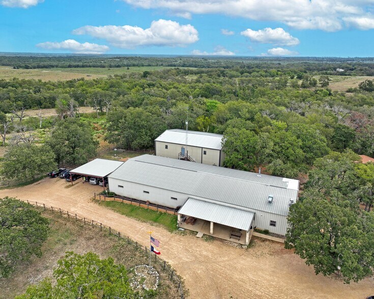 2274 County Road 203 Loop, Cameron, TX à vendre - Photo principale – Image 1 sur 3