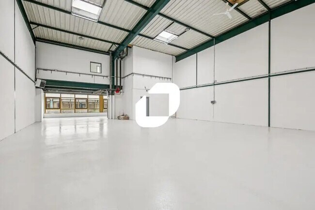 Plus de détails pour Bureau, Industriel/Logistique à louer