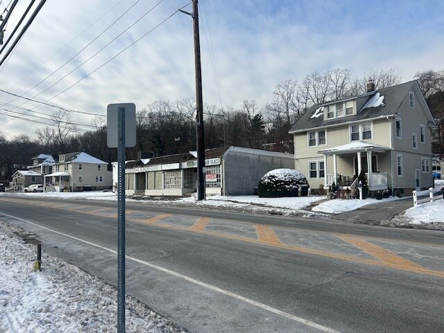 42 Pine Hollow Rd, Oyster Bay, NY à vendre Photo principale– Image 1 sur 4