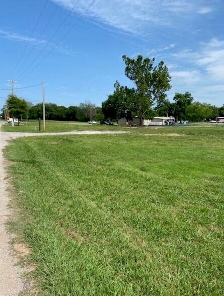 1704 N Main St, Noble, OK à vendre - Photo de l’immeuble – Image 2 sur 5