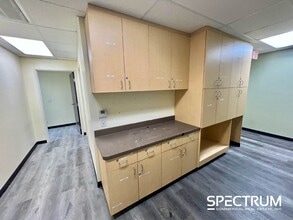 18433 Roscoe Blvd, Northridge, CA à louer Photo intérieure– Image 2 sur 5