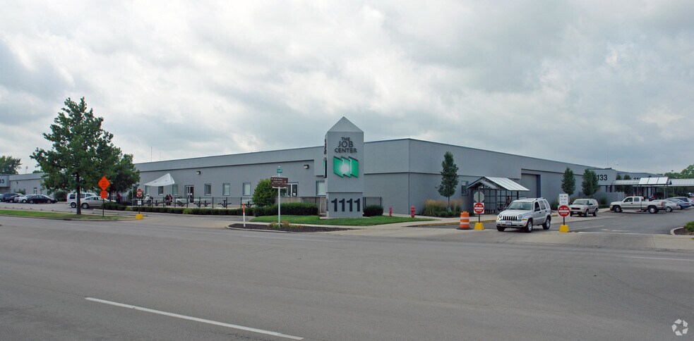 1133 S Edwin C Moses Blvd, Dayton, OH à louer - Photo de l’immeuble – Image 1 sur 20