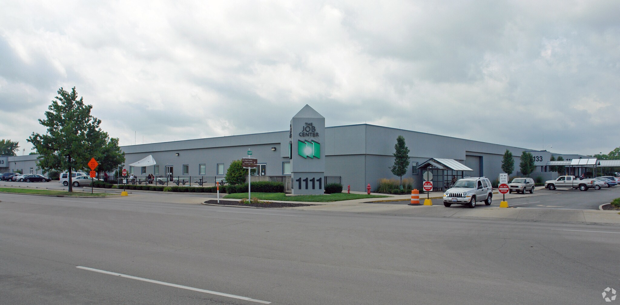 1133 S Edwin C Moses Blvd, Dayton, OH à louer Photo de l’immeuble– Image 1 sur 21