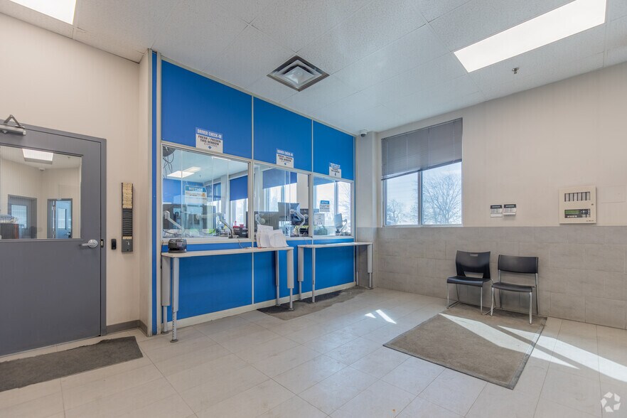 8495 Goreway Dr, Brampton, ON à louer - Hall d’entrée – Image 2 sur 21