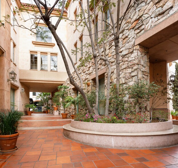 333 N Canon Dr, Beverly Hills, CA à louer - Autre – Image 3 sur 10