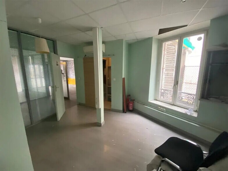 Local commercial dans Paris à louer - Photo de l’immeuble – Image 3 sur 6