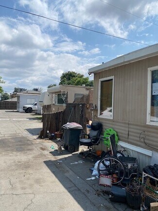 Plus de détails pour 123 W McCord Ave, Bakersfield, CA - Logement à vendre