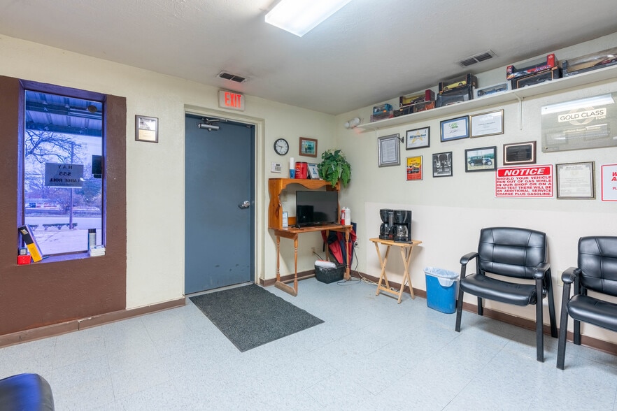 1203 W Oak St, Palestine, TX à vendre - Hall d’entrée – Image 3 sur 14