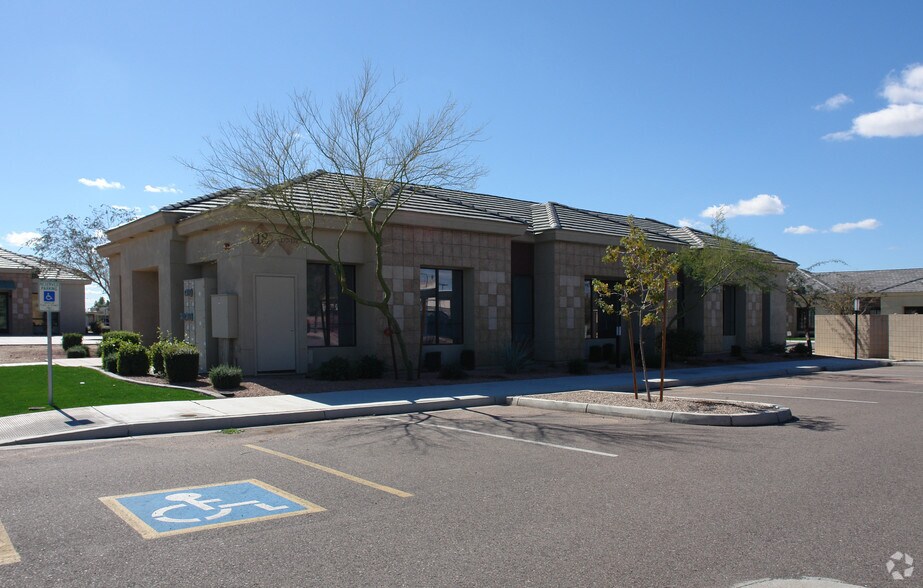 7165 E University Dr, Mesa, AZ à vendre - Photo de l’immeuble – Image 1 sur 7