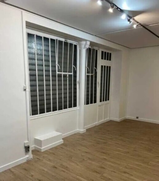 Local commercial dans Paris à louer - Photo de l’immeuble – Image 2 sur 9