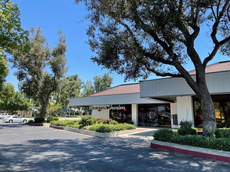 4823 Stockdale Hwy, Bakersfield, CA à louer - Photo de l’immeuble – Image 3 sur 11