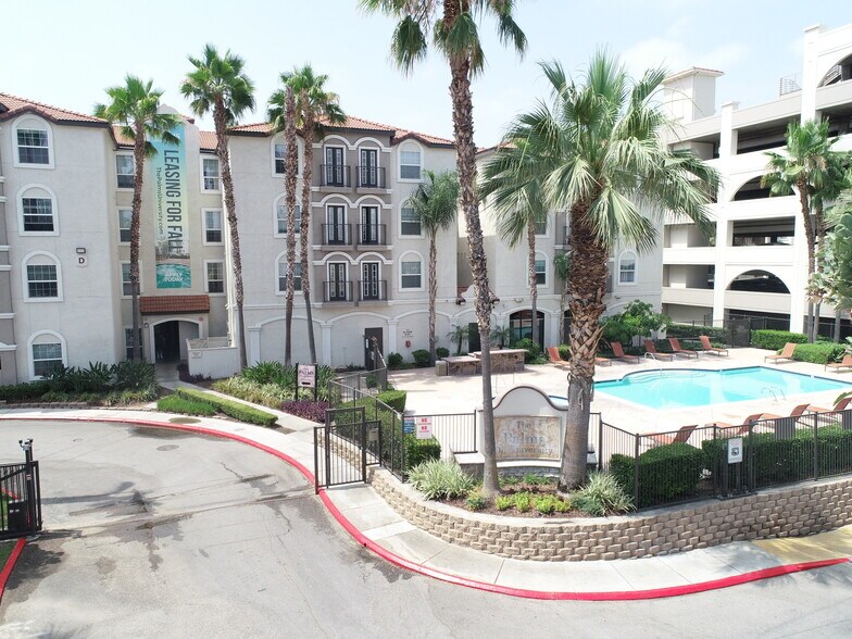 1400 University Ave, Riverside, CA à louer - Photo de l’immeuble – Image 1 sur 7
