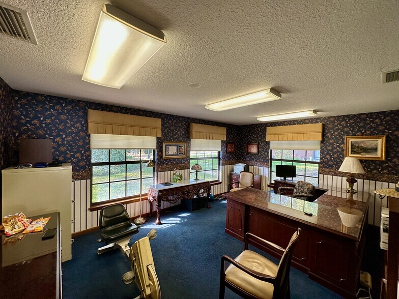 451 E Graves Ave, Orange City, FL à louer - Photo de l’immeuble – Image 3 sur 6