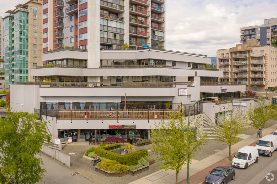 126 E 15th St, North Vancouver, BC à louer - Photo principale – Image 1 sur 7