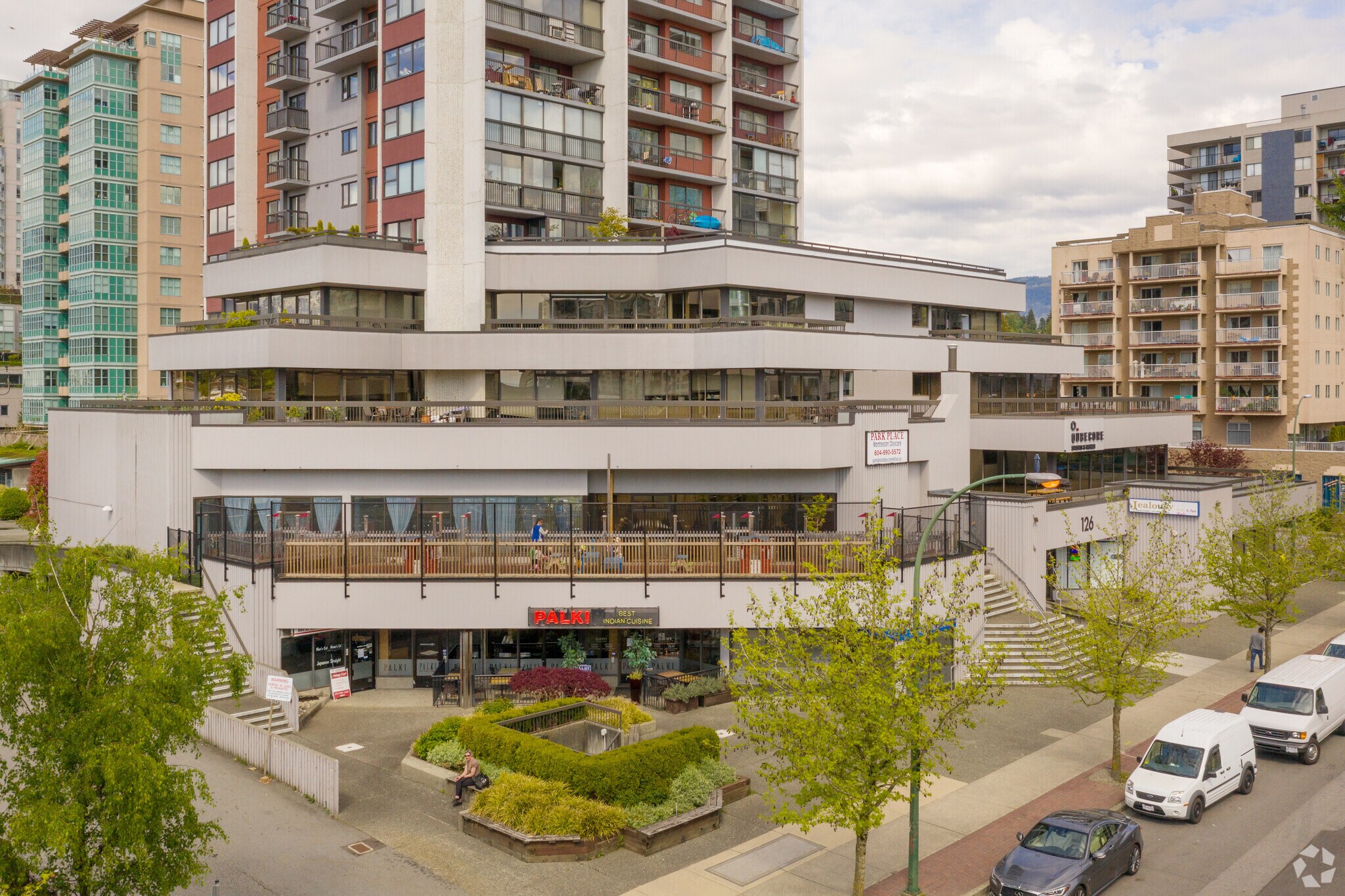 126 E 15th St, North Vancouver, BC à louer Photo principale– Image 1 sur 8