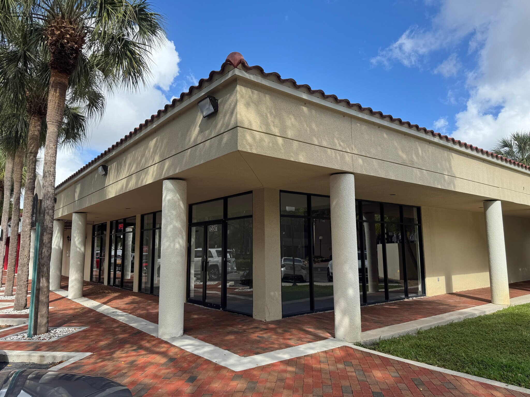 15503-15509 Bull Run Rd, Hialeah, FL à louer Photo de l’immeuble– Image 1 sur 5