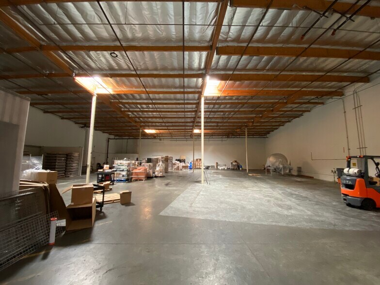 3801 Artesia Ave, Fullerton, CA à louer - Photo de l’immeuble – Image 2 sur 11