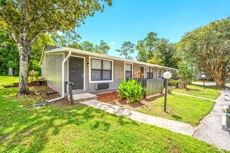 Plus de détails pour 965 Candlelight Blvd, Brooksville, FL - Logement à vendre