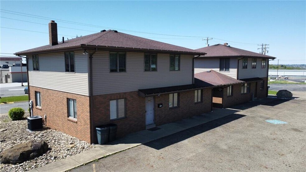 204 Ivy St, Weirton, WV à louer - Photo de l’immeuble – Image 3 sur 16