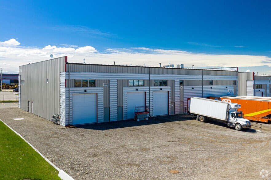 261065 Wagon Wheel Way, Calgary, AB à vendre - Photo de l’immeuble – Image 3 sur 4