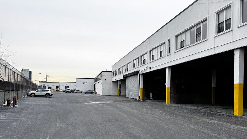 18220 Liberty Ave, Jamaica, NY à louer - Photo de l’immeuble – Image 3 sur 6