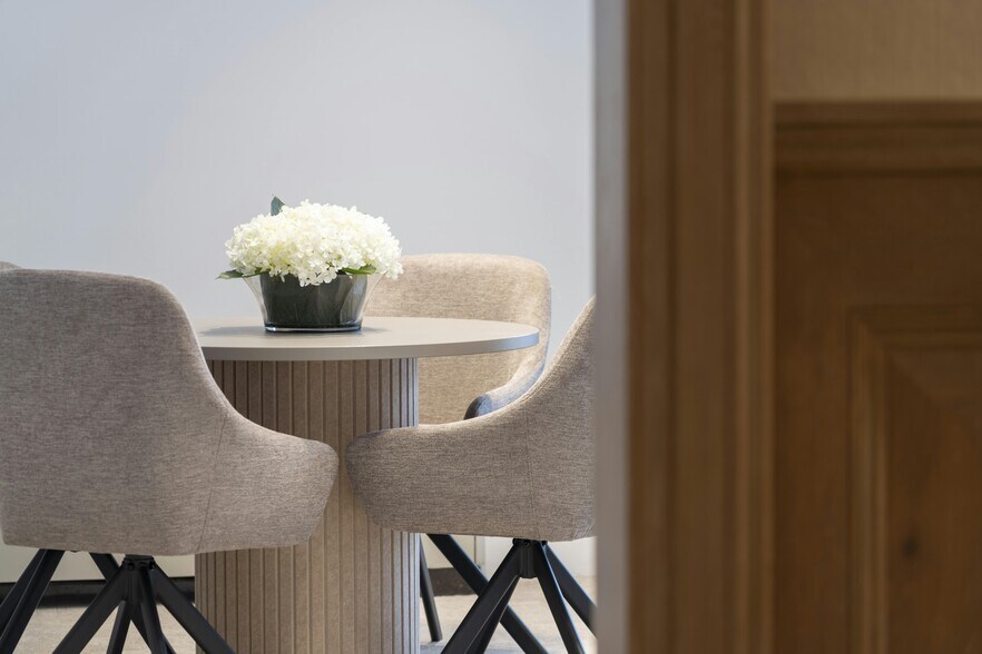 25 Christopher St, Londres à louer - Photo de l’immeuble – Image 2 sur 40