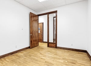 130 Terence Matthews Cres, Ottawa, ON à louer Photo intérieure– Image 2 sur 10