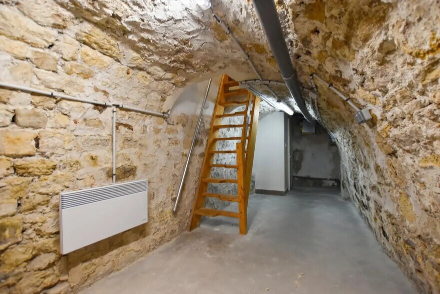 Local commercial dans Paris à louer - Photo de l’immeuble – Image 3 sur 7