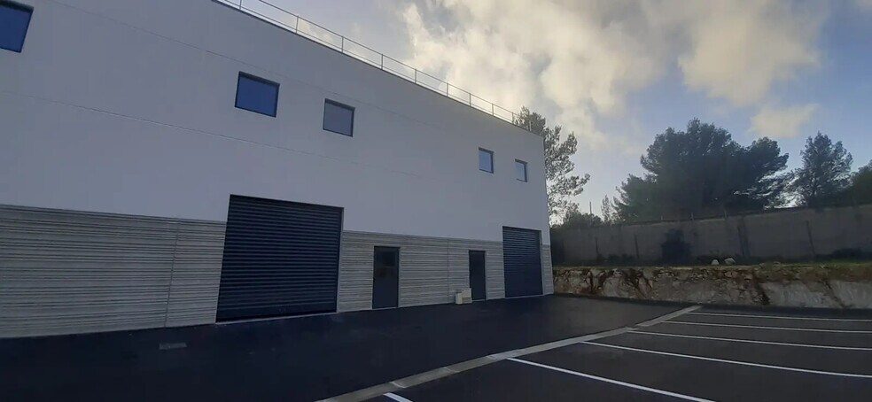 Industriel/Logistique dans Signes à vendre - Photo de l’immeuble – Image 3 sur 6