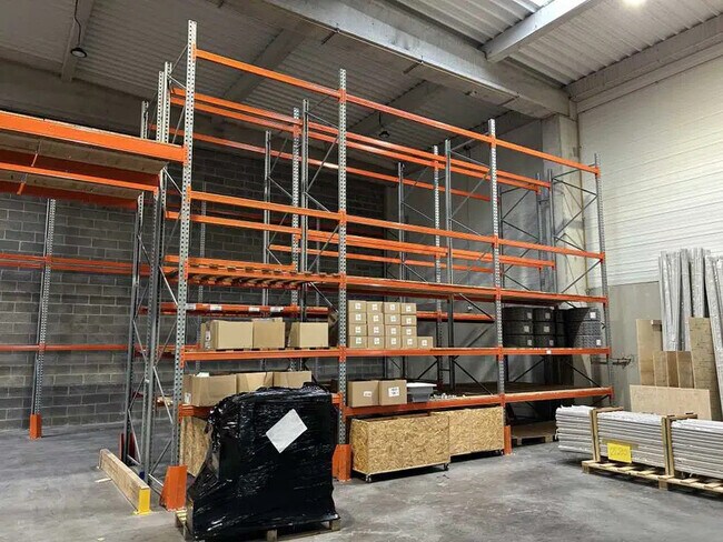 Plus de détails pour Industriel/Logistique à louer