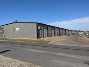 2453 Glenda Ln, Dallas, TX à louer Photo de l’immeuble– Image 1 sur 2