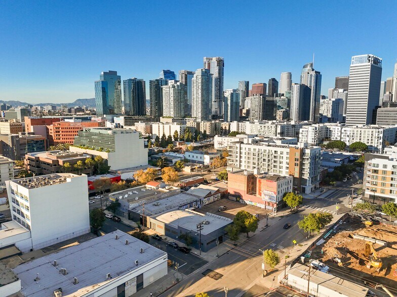 1421 S Hill St, Los Angeles, CA à louer - Photo de l’immeuble – Image 2 sur 48