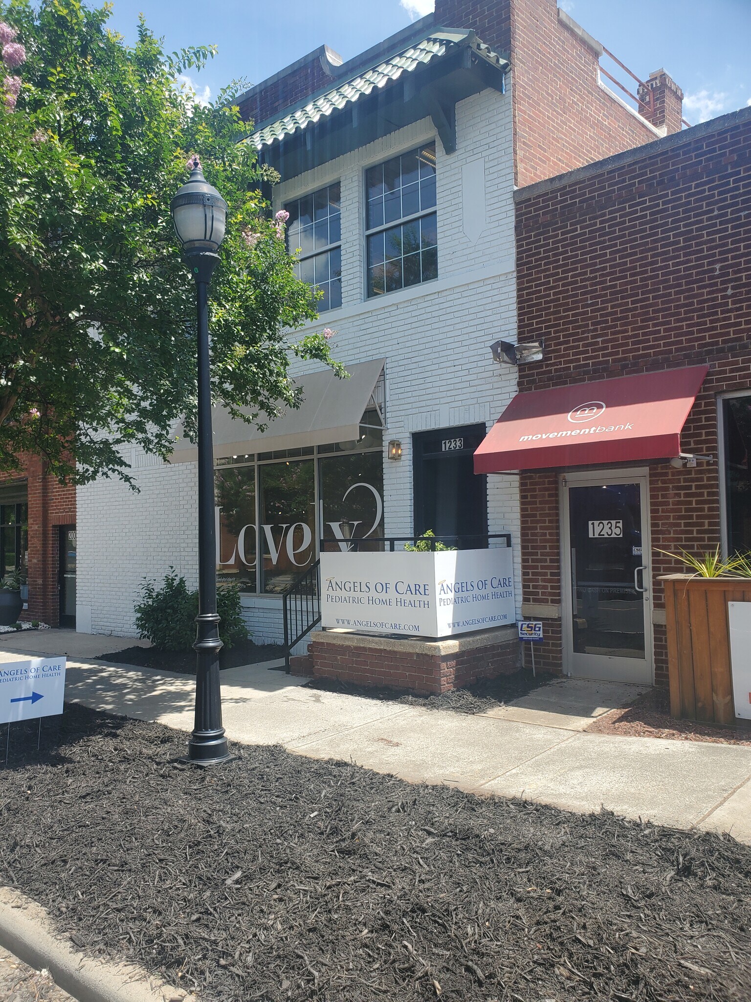 1233 W Morehead St, Charlotte, NC à louer Photo de l’immeuble– Image 1 sur 8