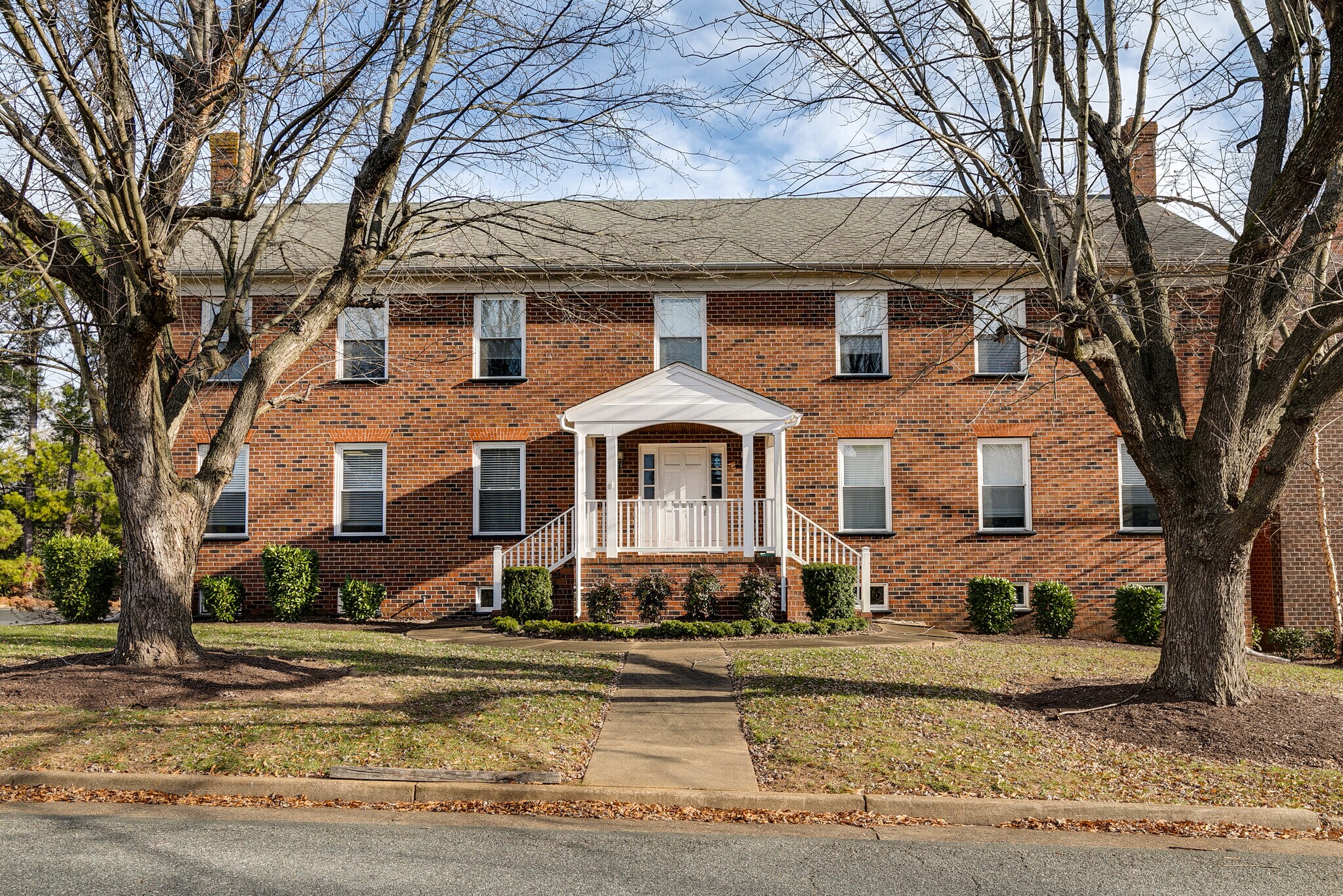 7300 Hanover Green Dr, Mechanicsville, VA à vendre Photo de l’immeuble– Image 1 sur 23