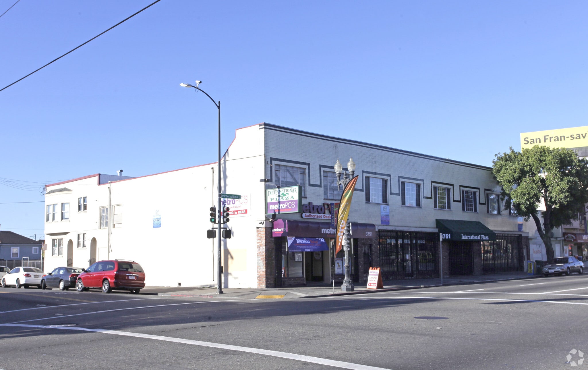 3751-3759 International Blvd, Oakland, CA à vendre Photo principale– Image 1 sur 17