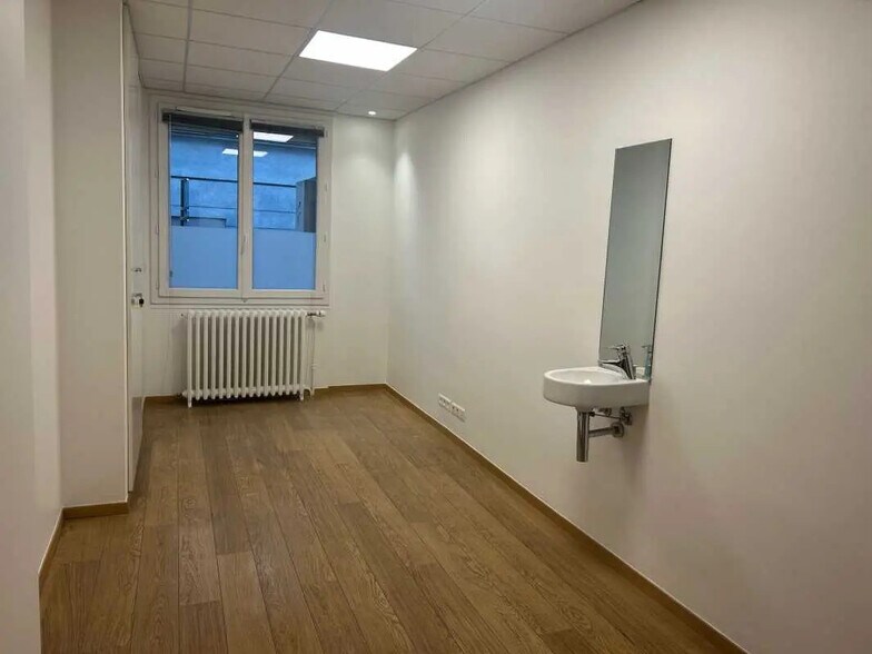 Local commercial dans Paris à vendre - Photo de l’immeuble – Image 3 sur 22