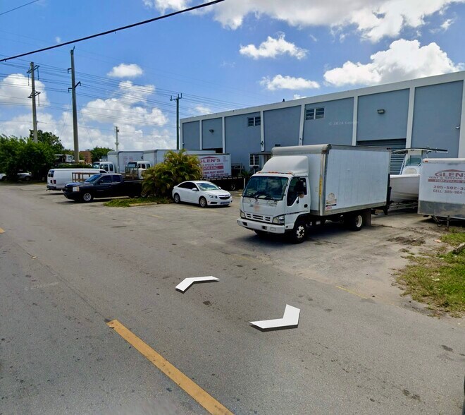 8000 NW 56th St, Miami, FL à louer - Photo de l’immeuble – Image 3 sur 15