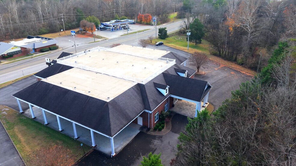 300 N Tennessee Ave, Etowah, TN à vendre - Vidéo sur l’annonce professionnelle – Image 2 sur 33