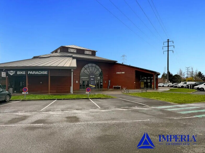 Local commercial dans Saint-Cyr-sur-Loire à louer - Photo de l’immeuble – Image 1 sur 11