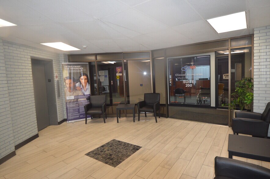 380 E Northwest Hwy, Des Plaines, IL à louer - Photo intérieure – Image 3 sur 6
